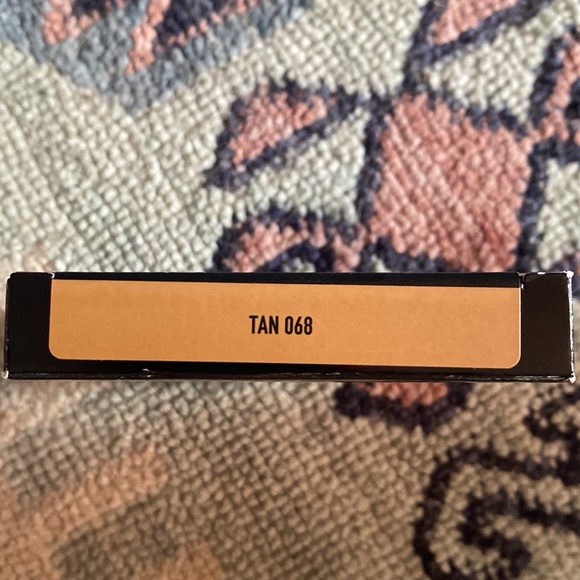 KAT VON D GOOD APPLE SKIN-PERFECTING FOUNDATION BALM_TAN 068 - Picture 2 of 2